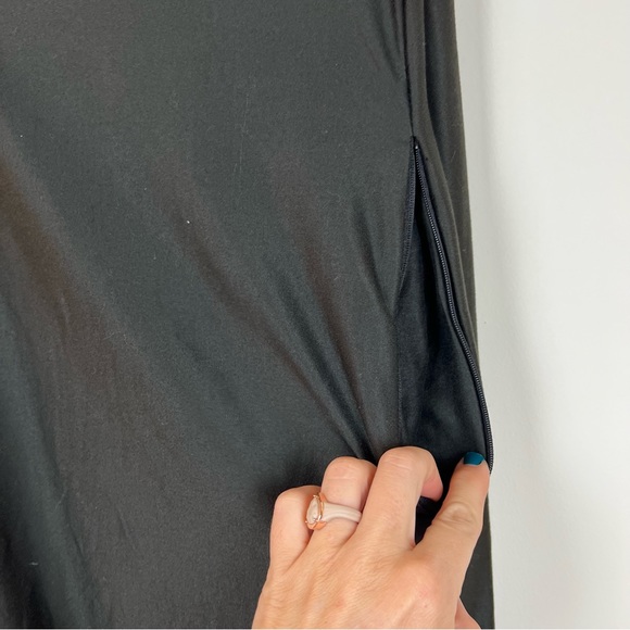 Beyond Yoga Zip Pocket Stretchy Infinity Scarf Charcoal One Size - Picture 7 of 7